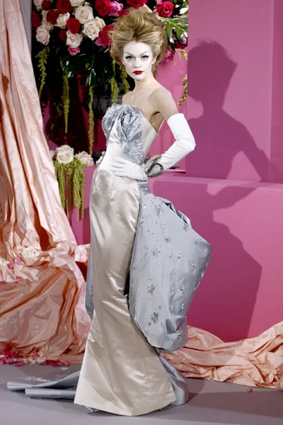 Look 28